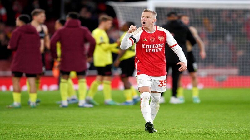 Oleksandr Zinchenko hiện đang chơi cho Arsenal